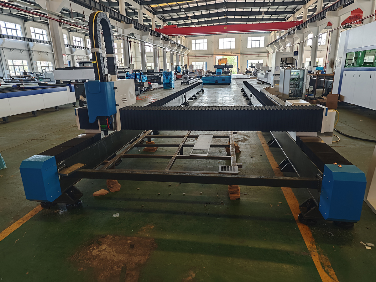 Gantry Fiber Laser Cutting Machine CNC Cypcut Water Cooling Sheet Metal High-Accuracy Metal Cutting