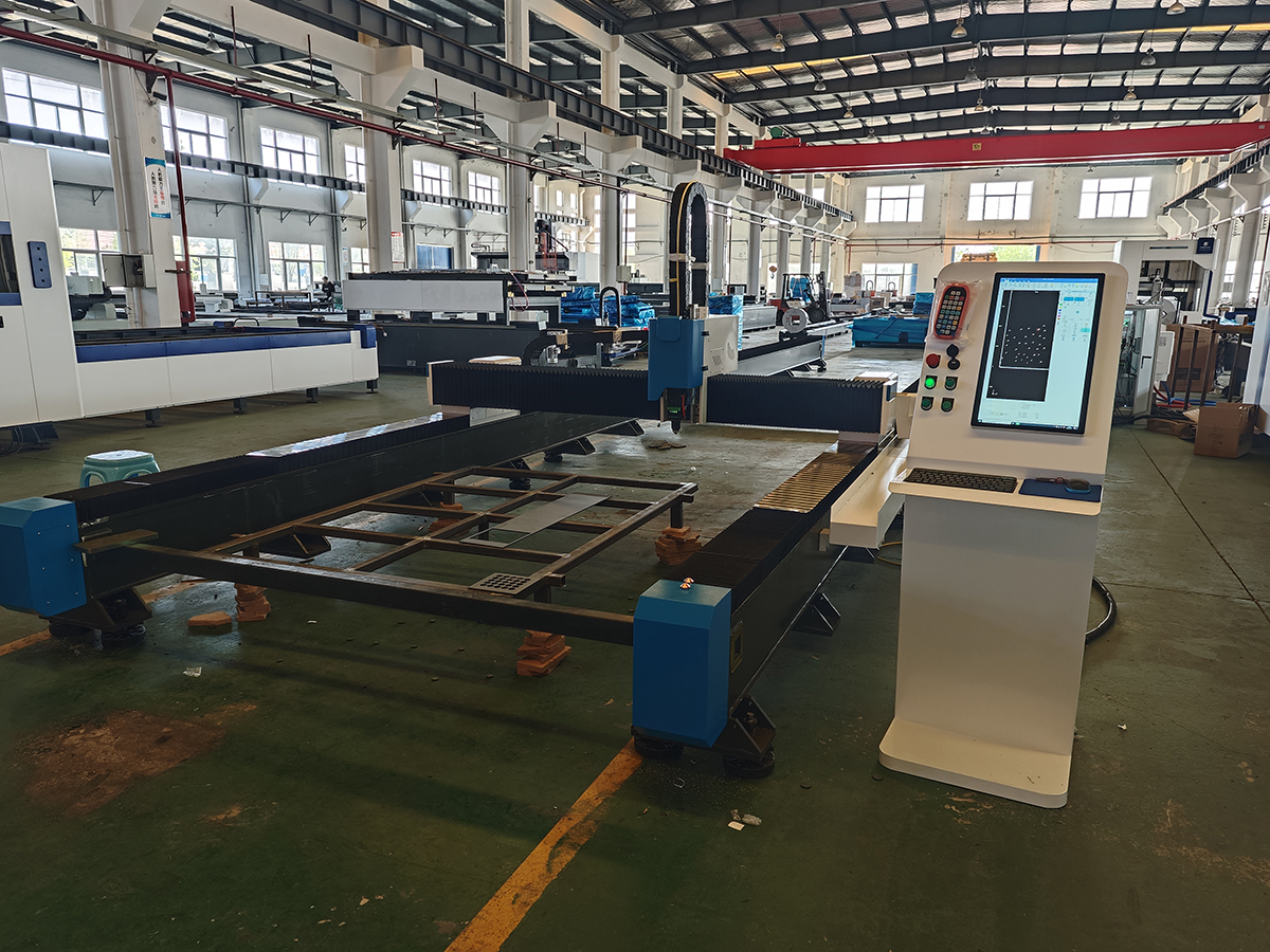 Gantry Type CNC Fiber Laser Cutting Machine