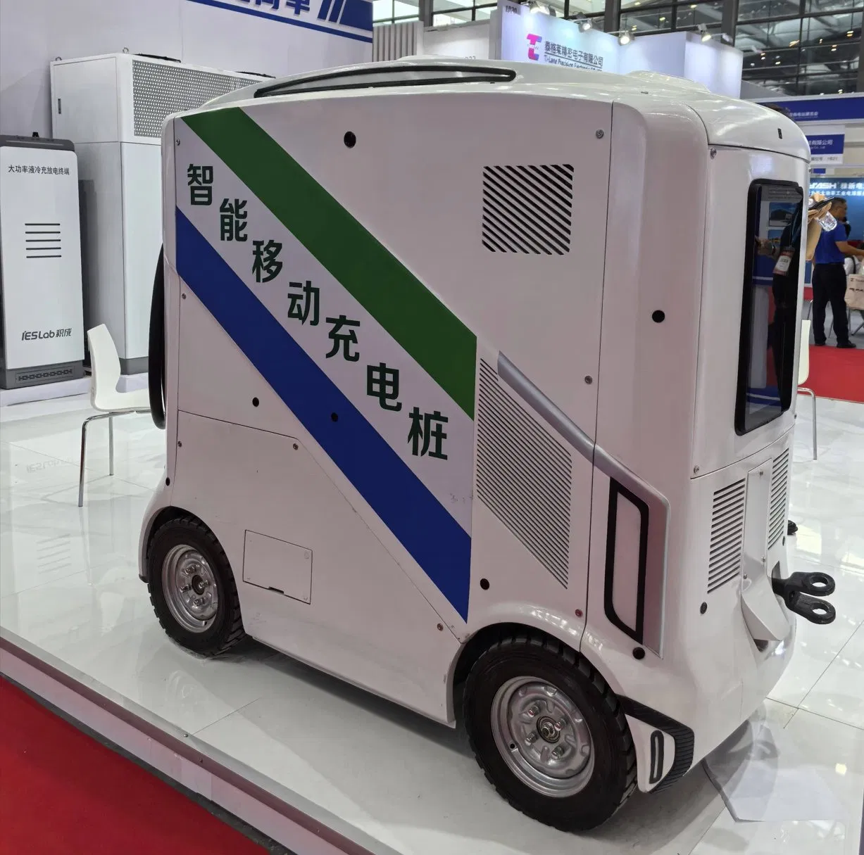 2025 New Design 7kw 11kw 22kw Wall Mounted AC Rainproof Portable EV Charger