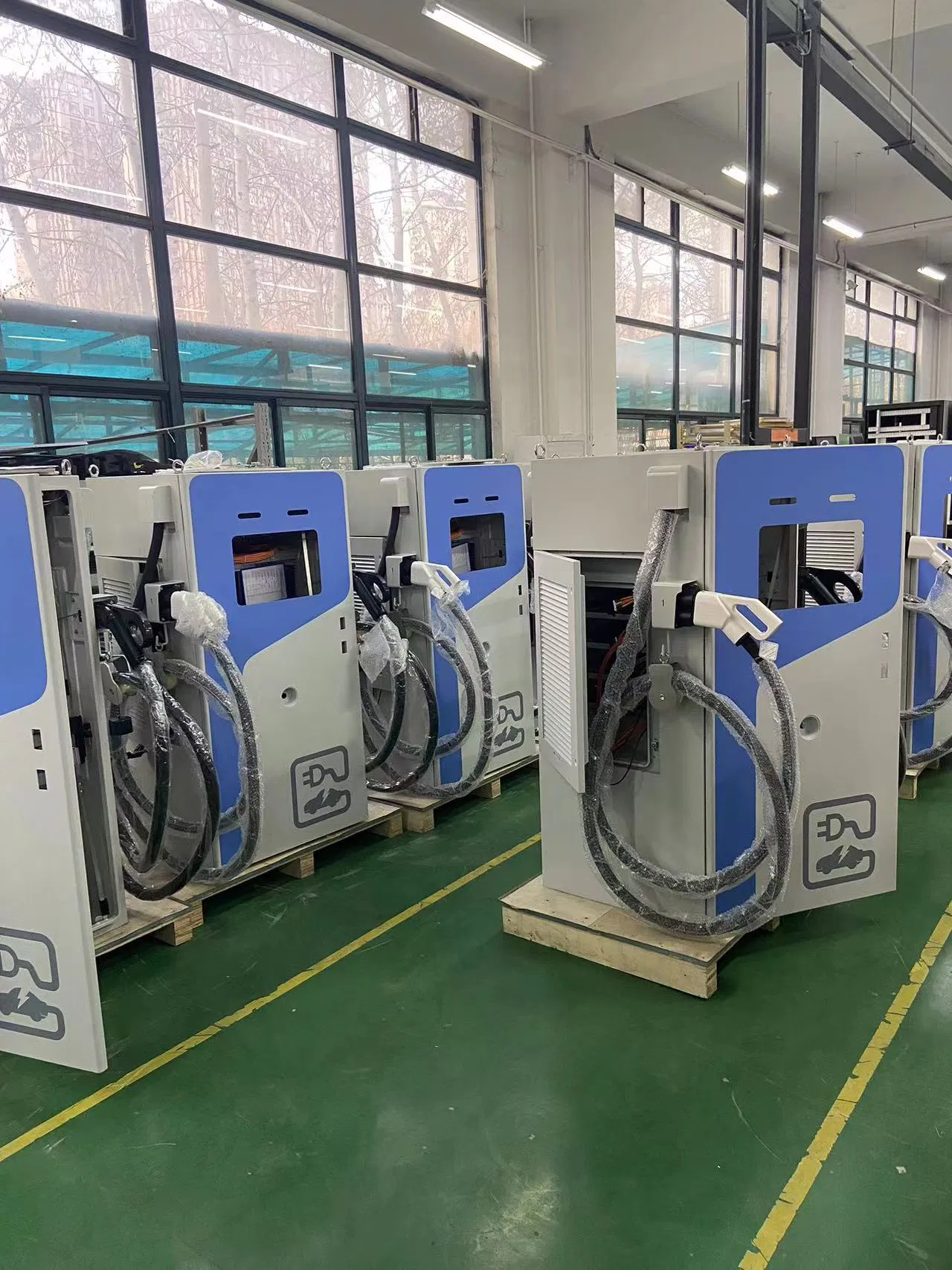 120kw~300kw CCS2 Ultra-Rapid Vehicle Charging Station 1000VDC Charging Output