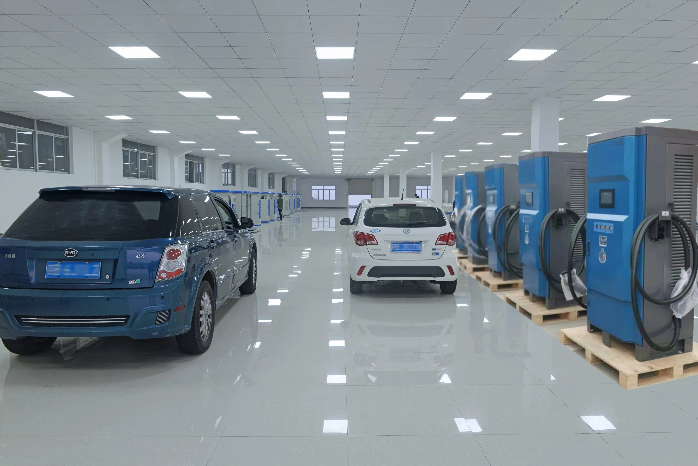 180kw China Hotsale Dual Gun Outdoor CCS2 Floor Mounted DC Fast Solar EV Charging Station