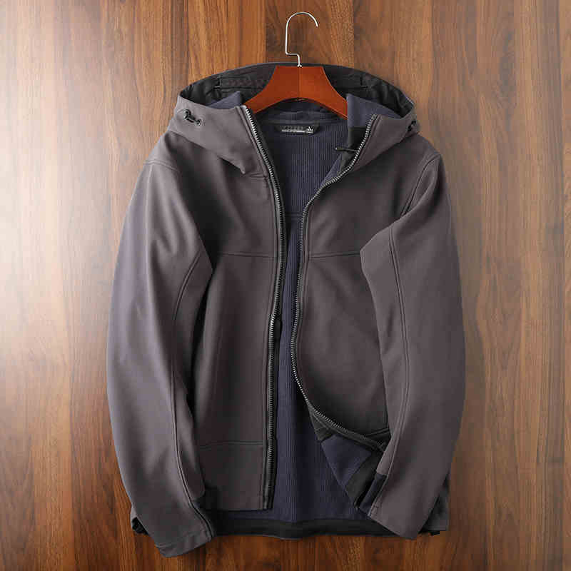 Wholesale 100% Polyester Lightweight Sportswear Waterproof Jacket Outdoor Soft Shell Sports Jacket Unisex Windbreaker Jackets
