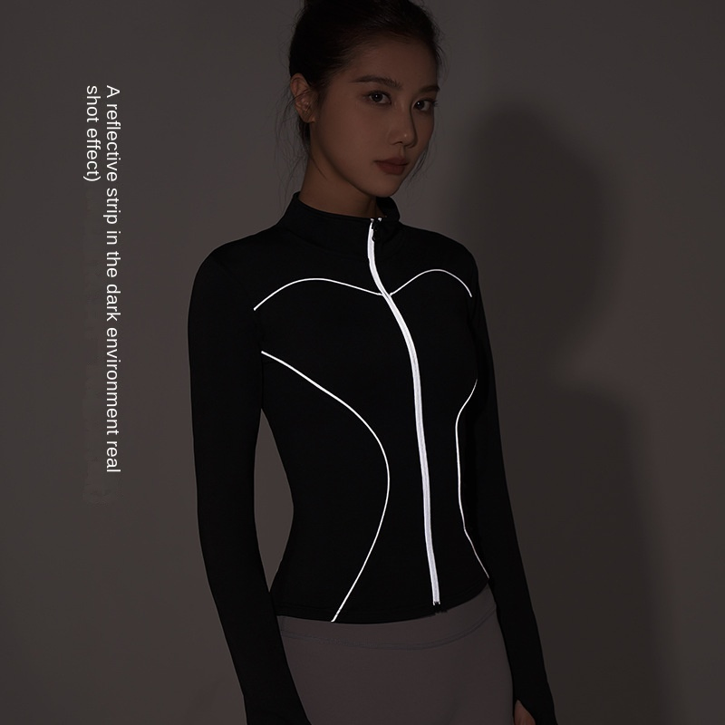 Flexible Yoga Apparel Reflective Jacket for Nighttime Running Activities