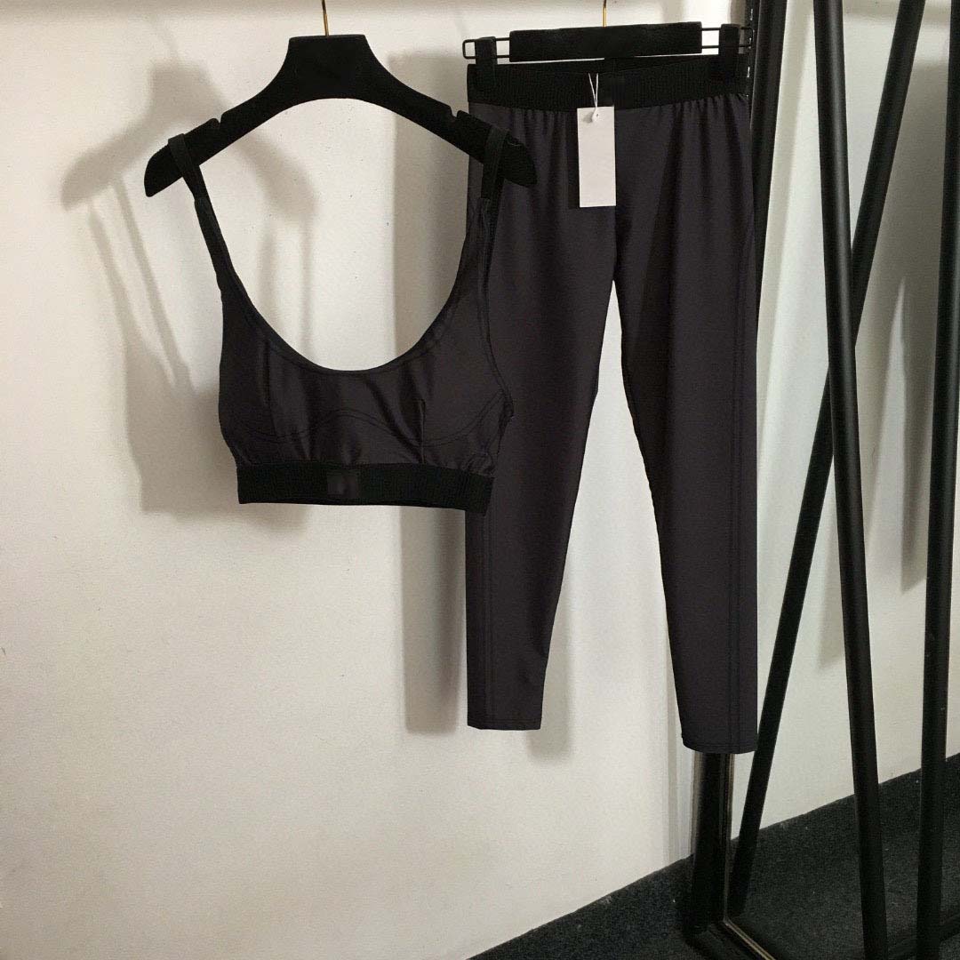 Custom High Elastic Breathable Eco-Friendly 2 Piece Bra Hip-Lifting Shorts Yoga Women Sets Suitable Running Workout Gym