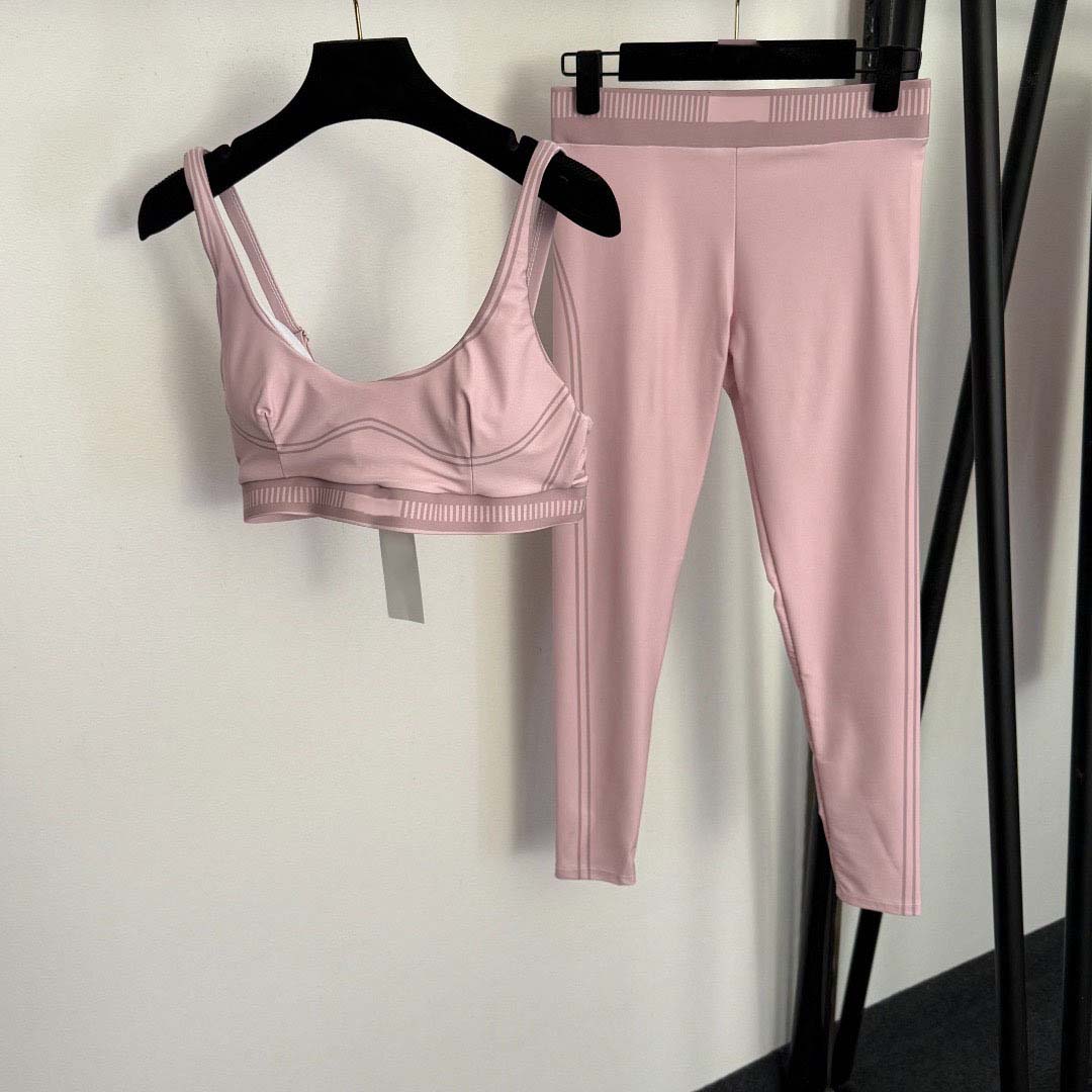 Custom High Elastic Breathable Eco-Friendly 2 Piece Bra Hip-Lifting Shorts Yoga Women Sets Suitable Running Workout Gym