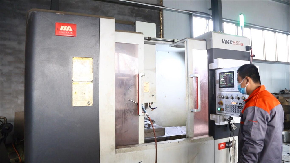 مرحلة التشغيل الآلي CNC لمكونات أنوال النسيج
