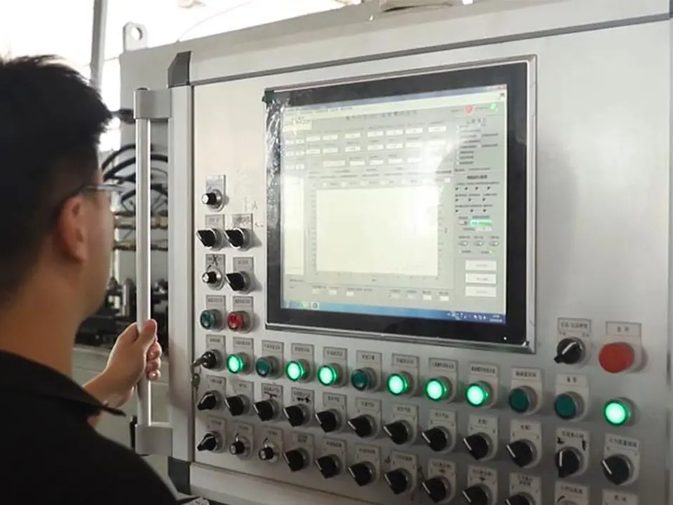 Hydraulic final drive motor testing for excavator applications
