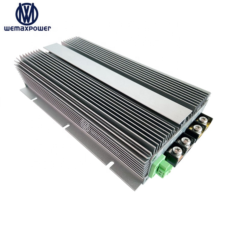 Waterproof Charge Life-po4 / Lead Acid /li-ion Battery on RVs/Car of 12V to 28V 30A Dc to Dc Battery Charger with ACC Switch