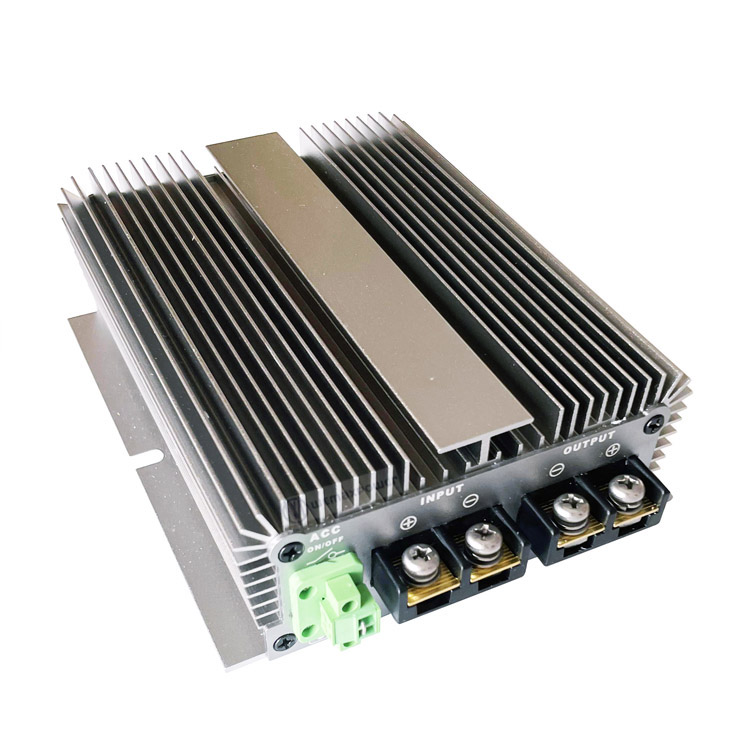 Top-ranking Vehicle Waterproof IP68 Marine12v to 12v High Amp 30A Dc to Dc Battery Charger on Board for Lithium Lifepo4