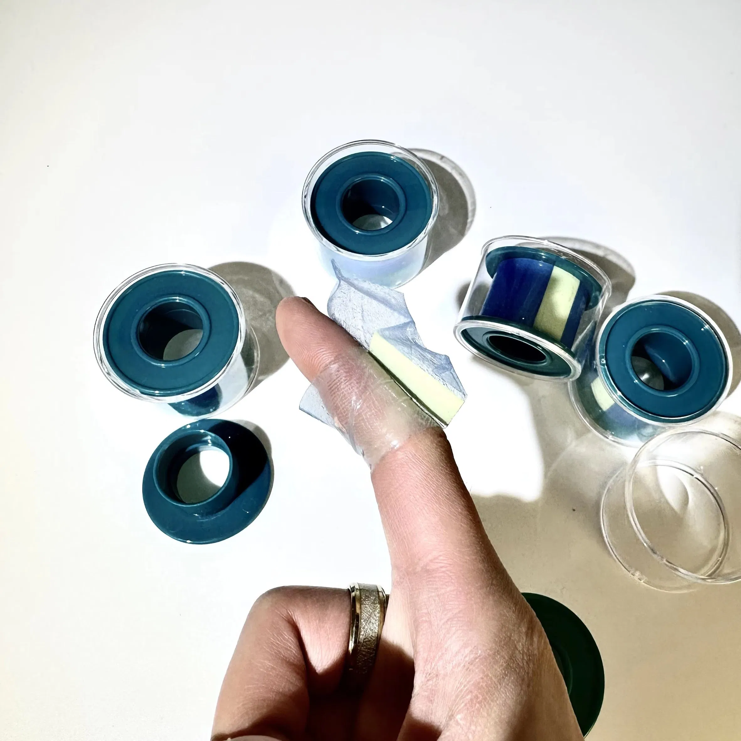 Medical Grade Silicone Gel Eyelash Tape for Sensitive Skin Green &amp; Blue Latex Free CE Certified