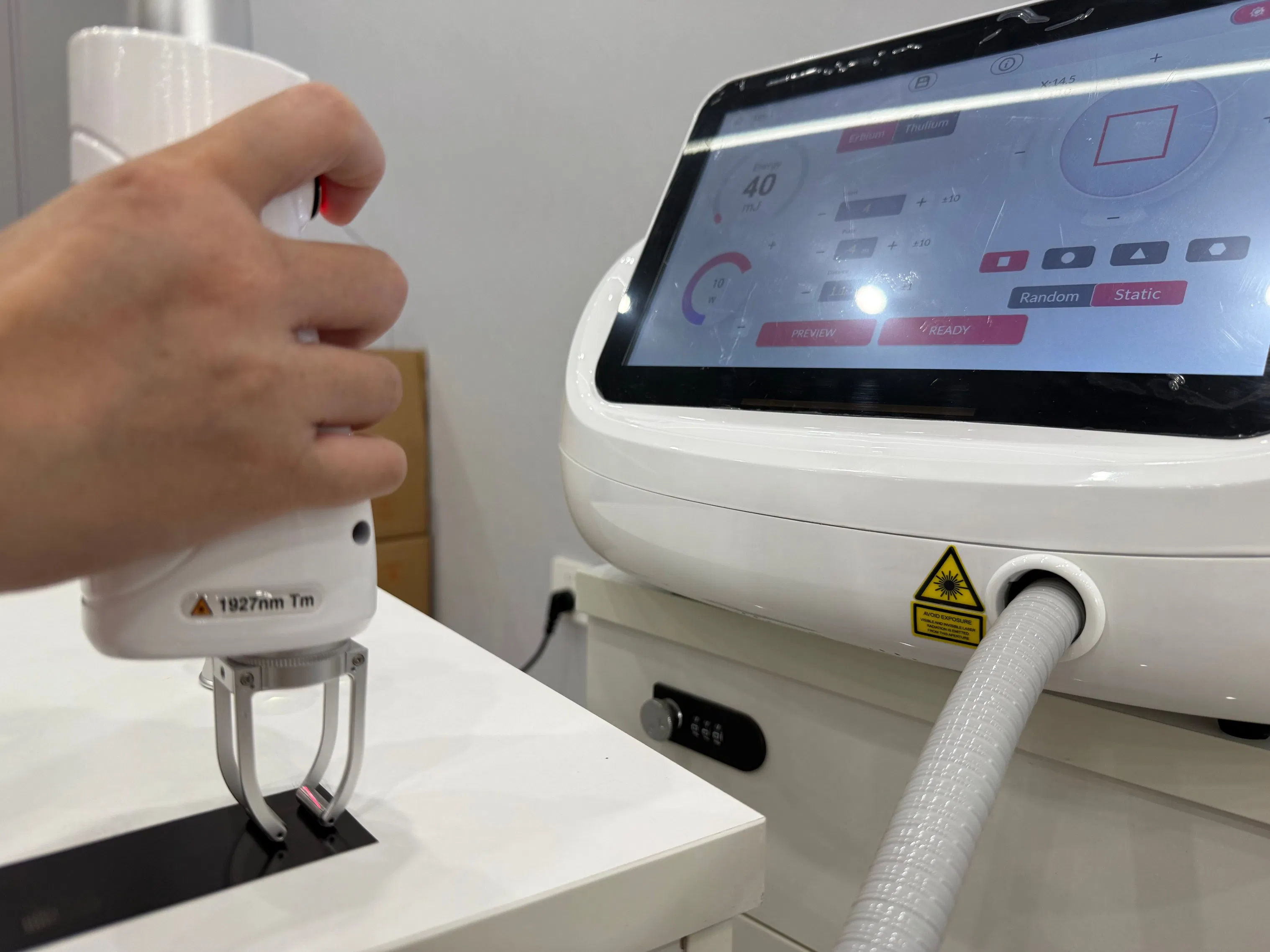 Fractional Laser Machine 1550nm 1927nm 25W for Skin Rejuvenation and Acne Scar Treatment