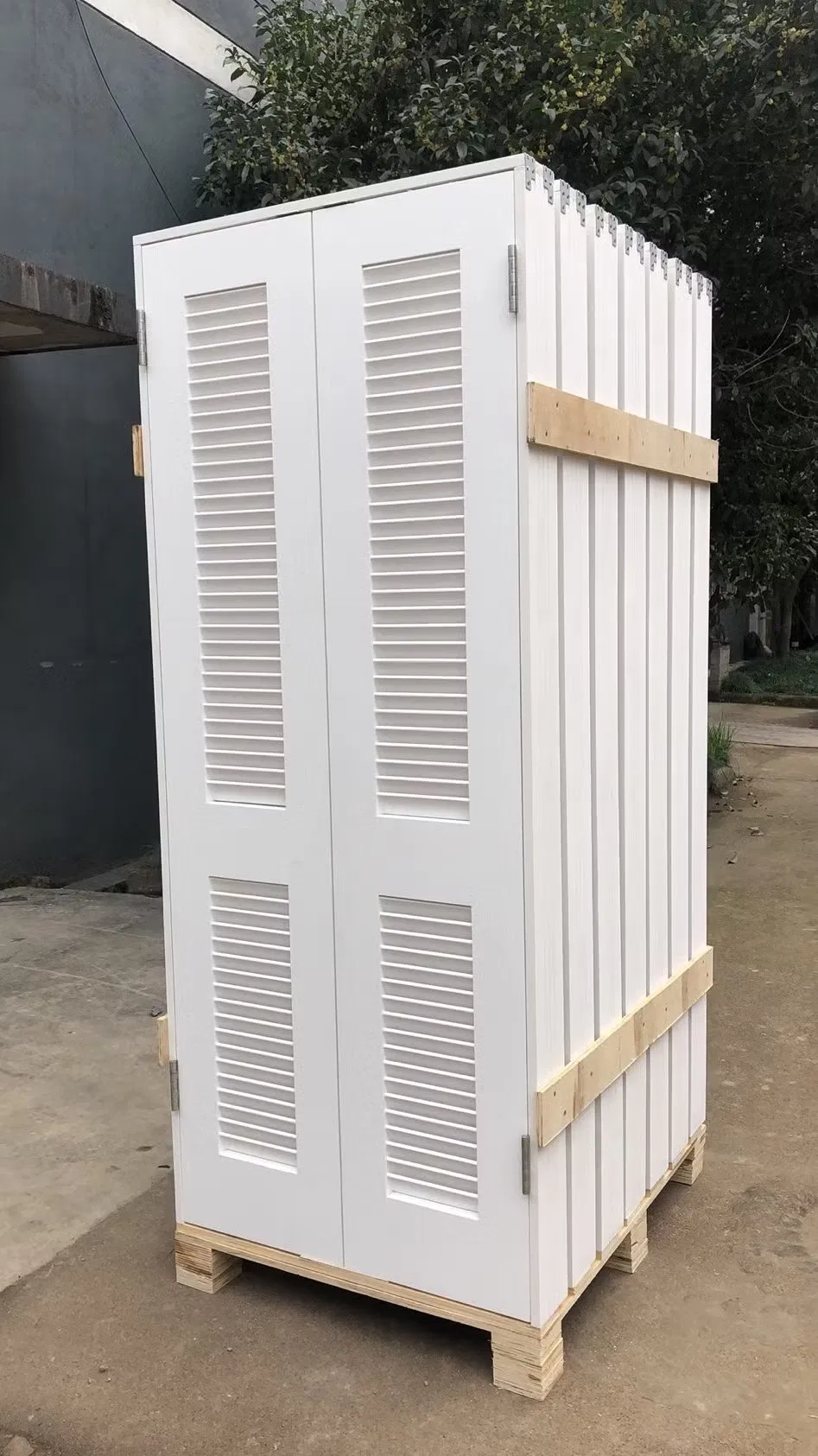 Interior Prehung White 30 in. X 80 in. Primed Panel Composite MDF Full Louver Interior Door Slab