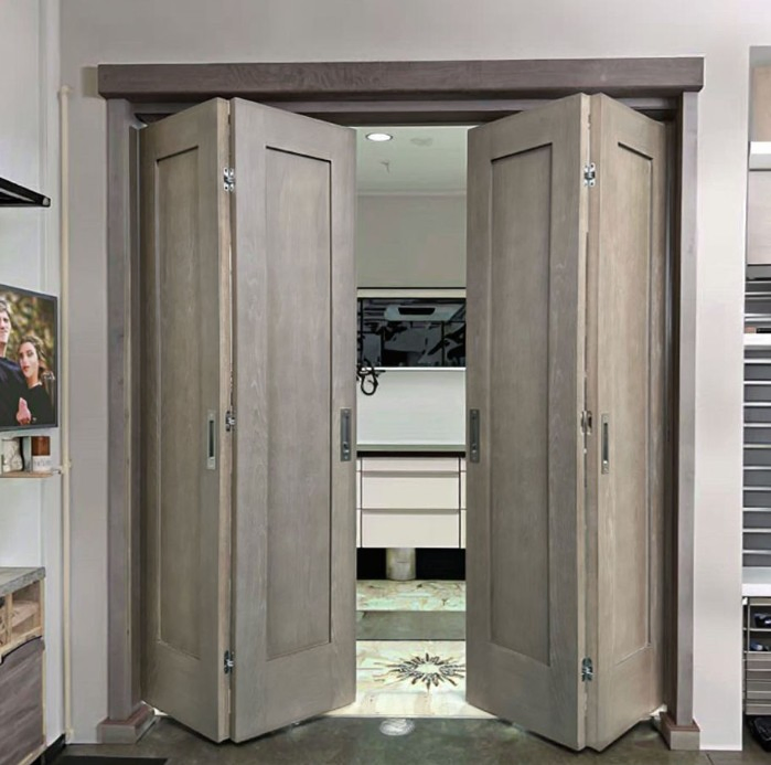 Customized China Wooden Interior Wardrobe Folding Solid Wood Bifold Doors/Hot Selling Bifold Closet Doors for Rooms