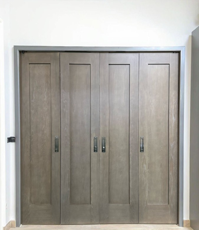 Customized China Wooden Interior Wardrobe Folding Solid Wood Bifold Doors/Hot Selling Bifold Closet Doors for Rooms