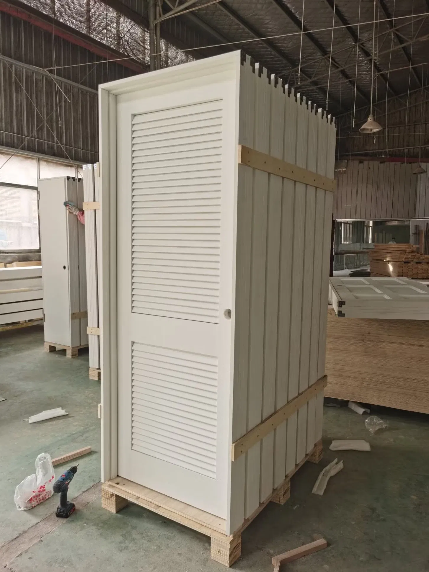 Interior Prehung White 30 in. X 80 in. Primed Panel Composite MDF Full Louver Interior Door Slab