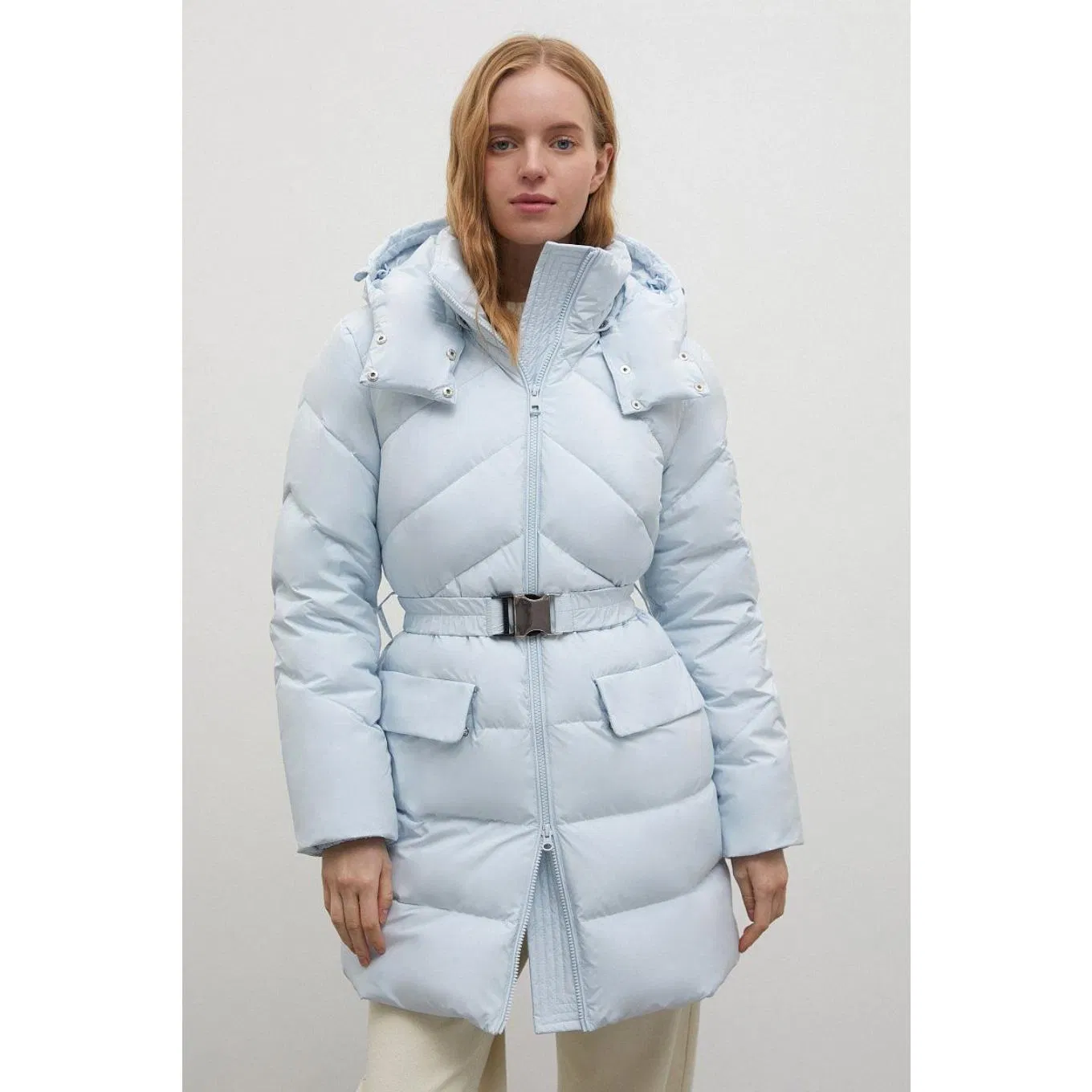 Wholesale Customized Winter Clothing High Fashion Ski Wear Hooded Women Puffer Jacket Goose Duck Down Jacket with Buckle Belt Women Outdoor Puffy Outwear