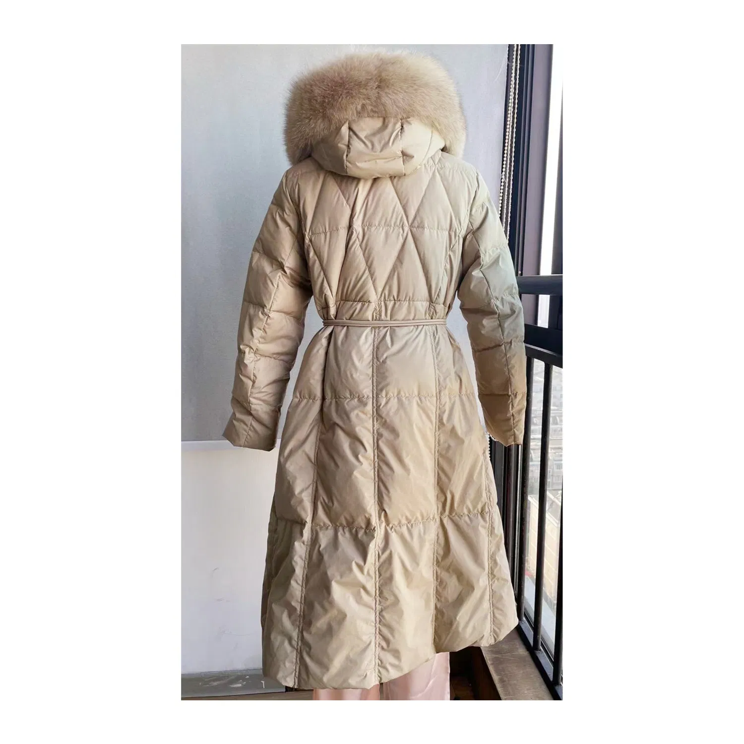 Winter Women′ S Duck Down Nylon Coat with Fox Fur Collar Ready for Ship