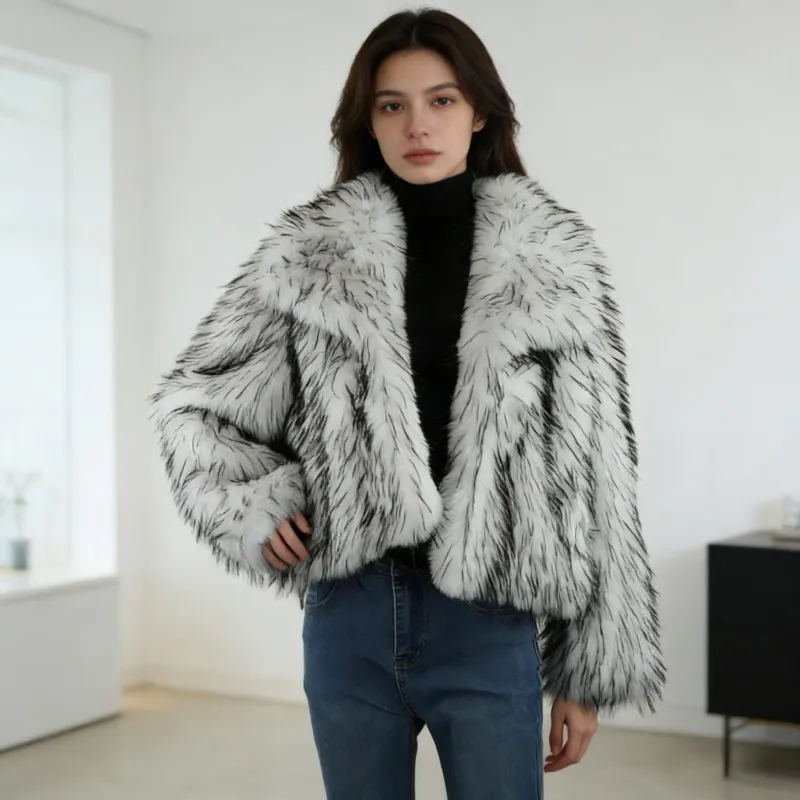 Women's Short Faux Fur Coat Details