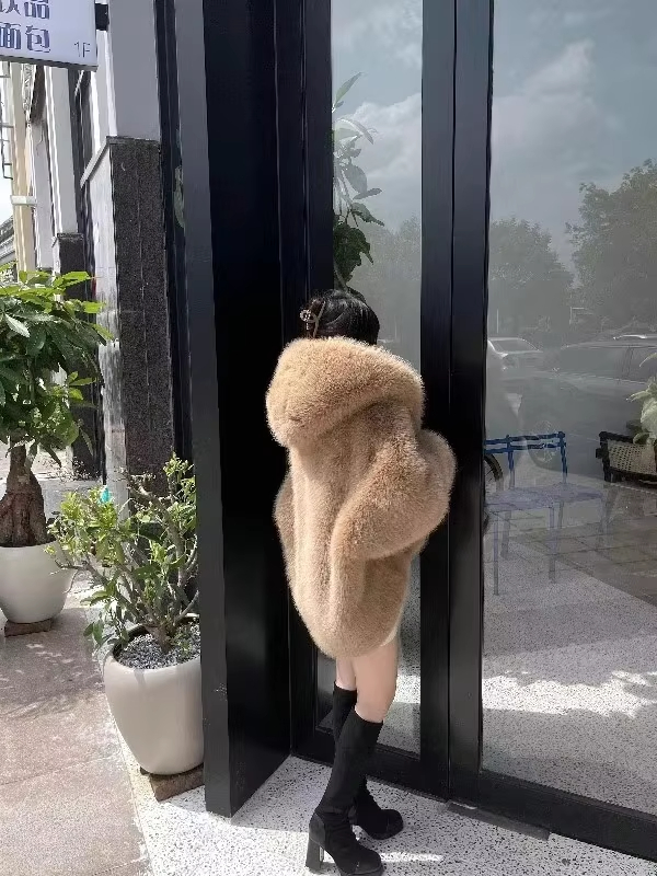 Custom Autumn and Winter Turn-Down Big Collar Faux Fur Overcoat European Style Fluffy Warm Fur Coat for Women Cozy Fur Jacket