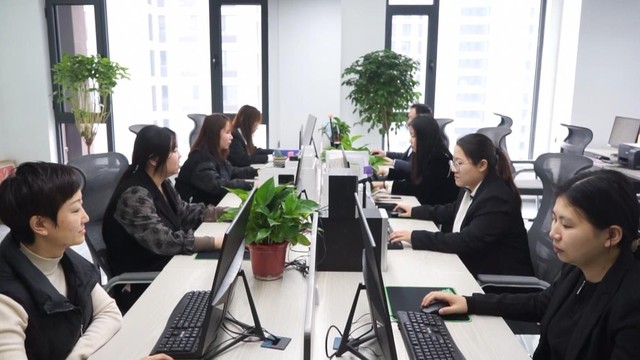 Veterinary patient monitoring device for real-time vital signs tracking