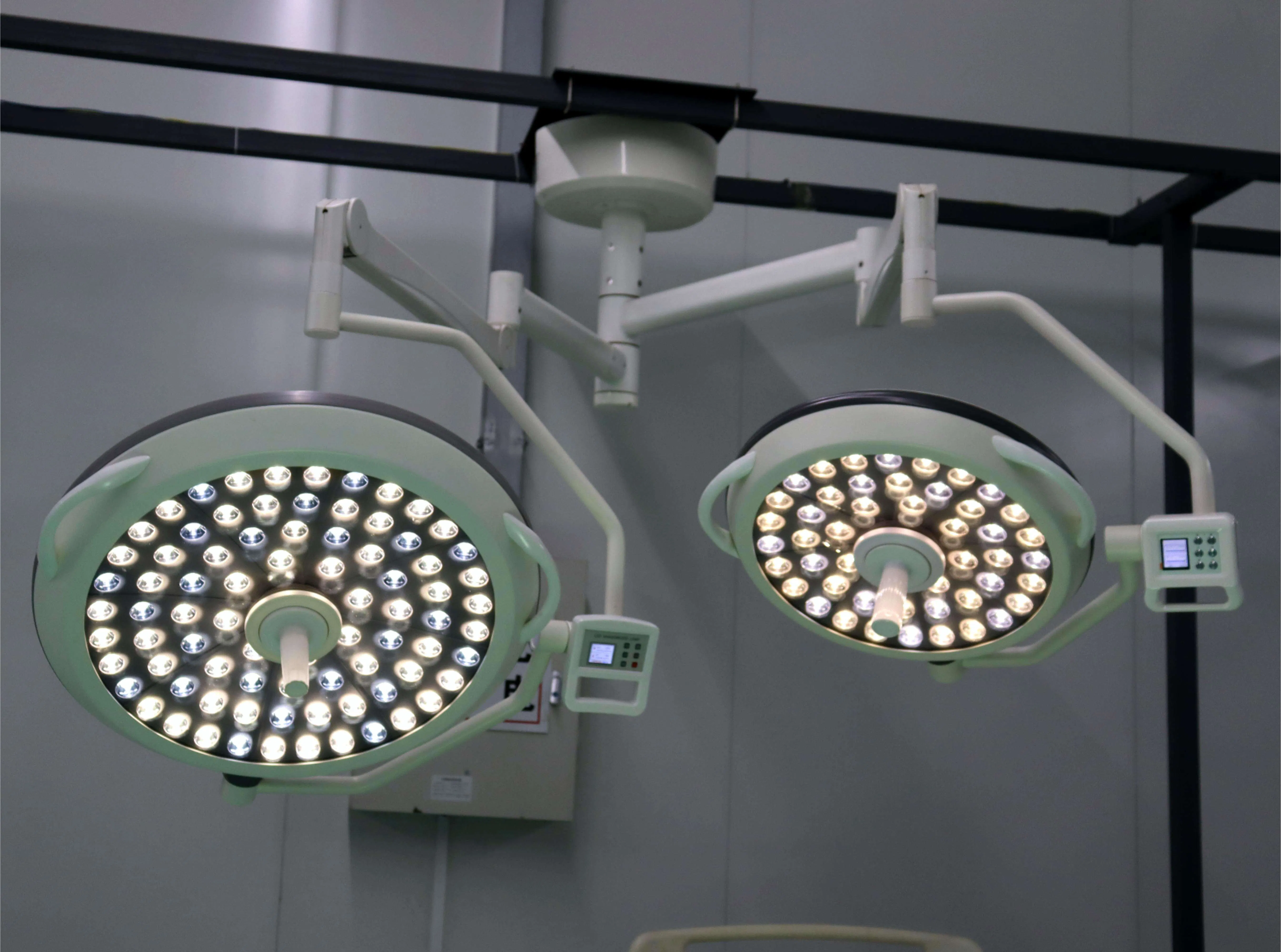 Professional LED Operating Light for Veterinary Clinics and Medical Use