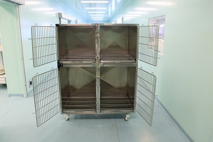 Adjustable Veterinary Cage for Pet Recovery and IV Therapy