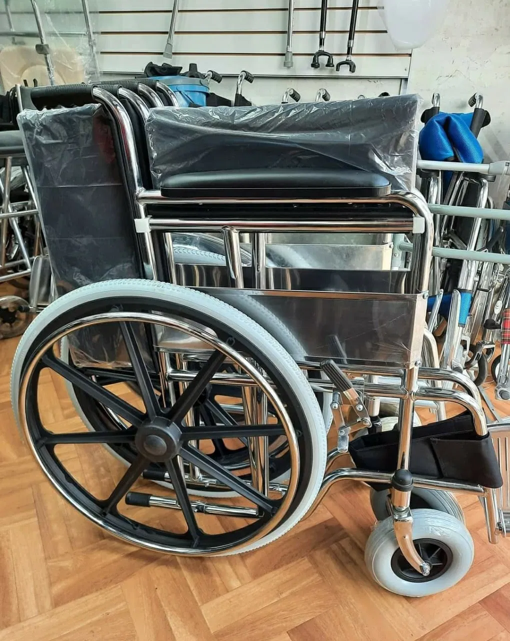 Manufacturer Wholesale Manual Elderly Disabled People Folding Steel Wheelchair with Mag Wheel