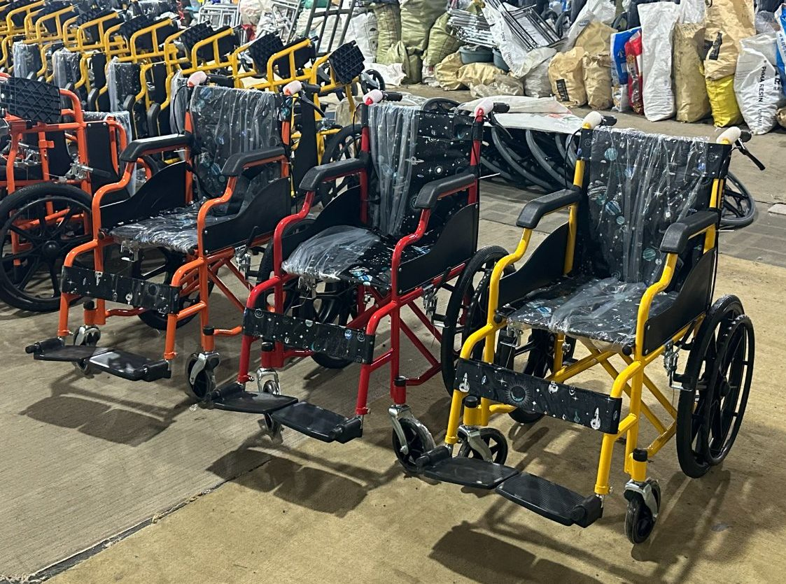 Lightweight Folding Wheelchair Portable Cheap Manual Wheelchair for Children