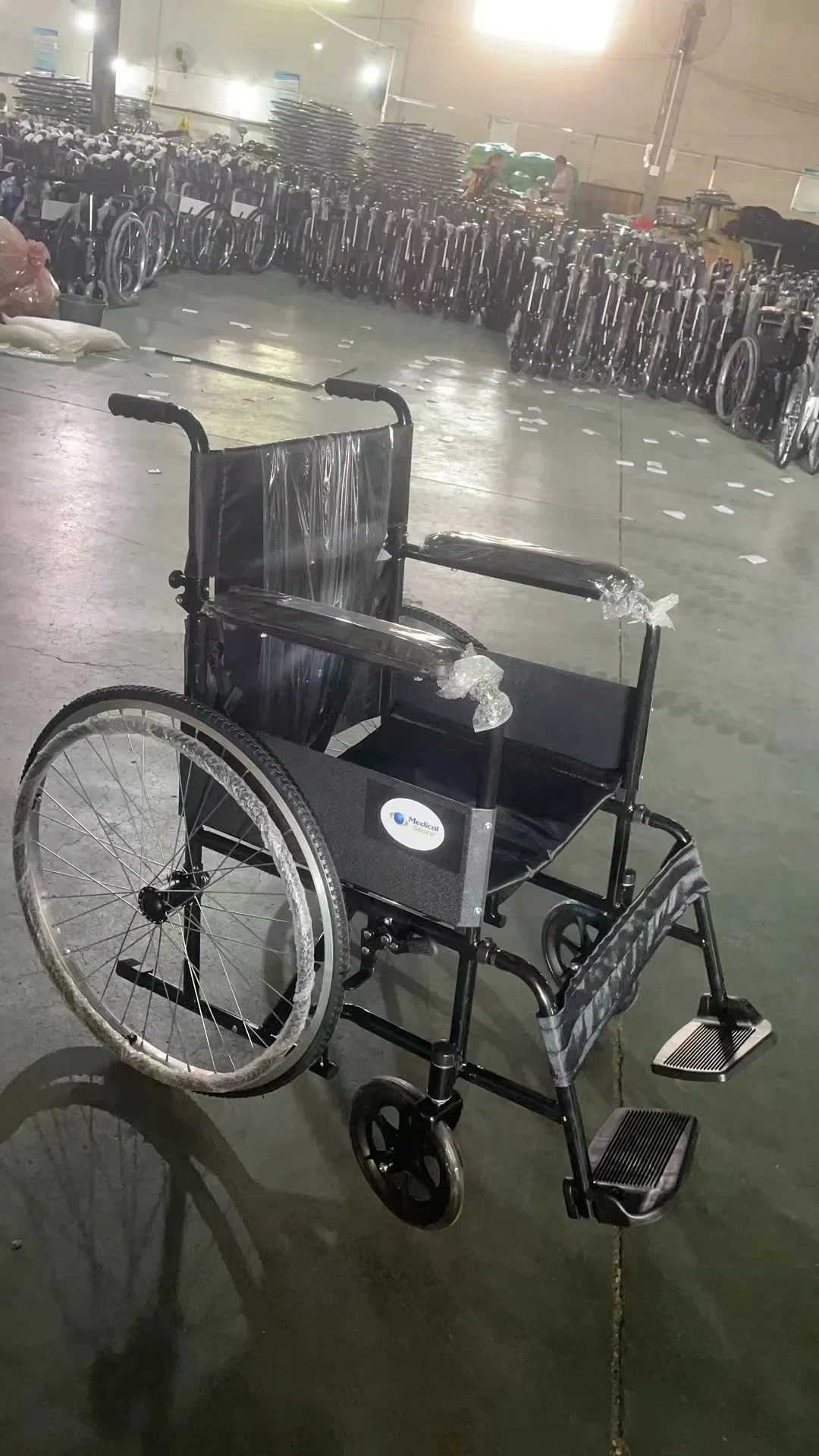 Wholesale Sturdy Steel Manual Wheelchair for Bariatric Disabled Users