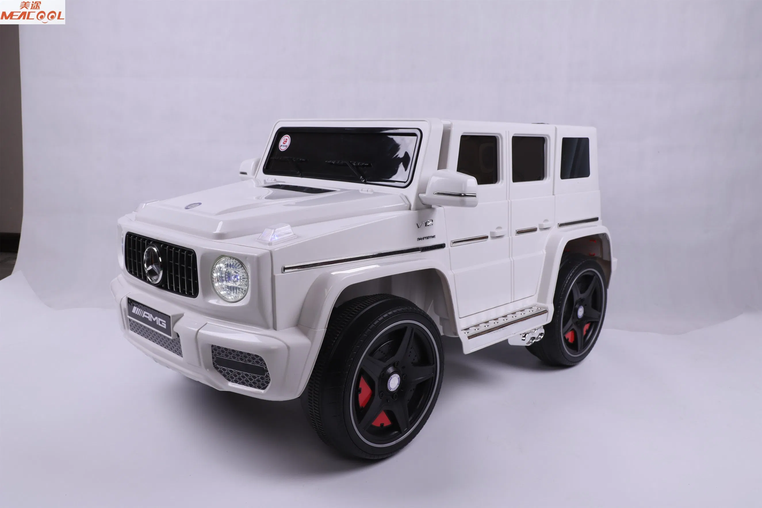 Most Popular Leather Seat Kids Toy Car 4WD Mini Electric Car with Front and Rear LED