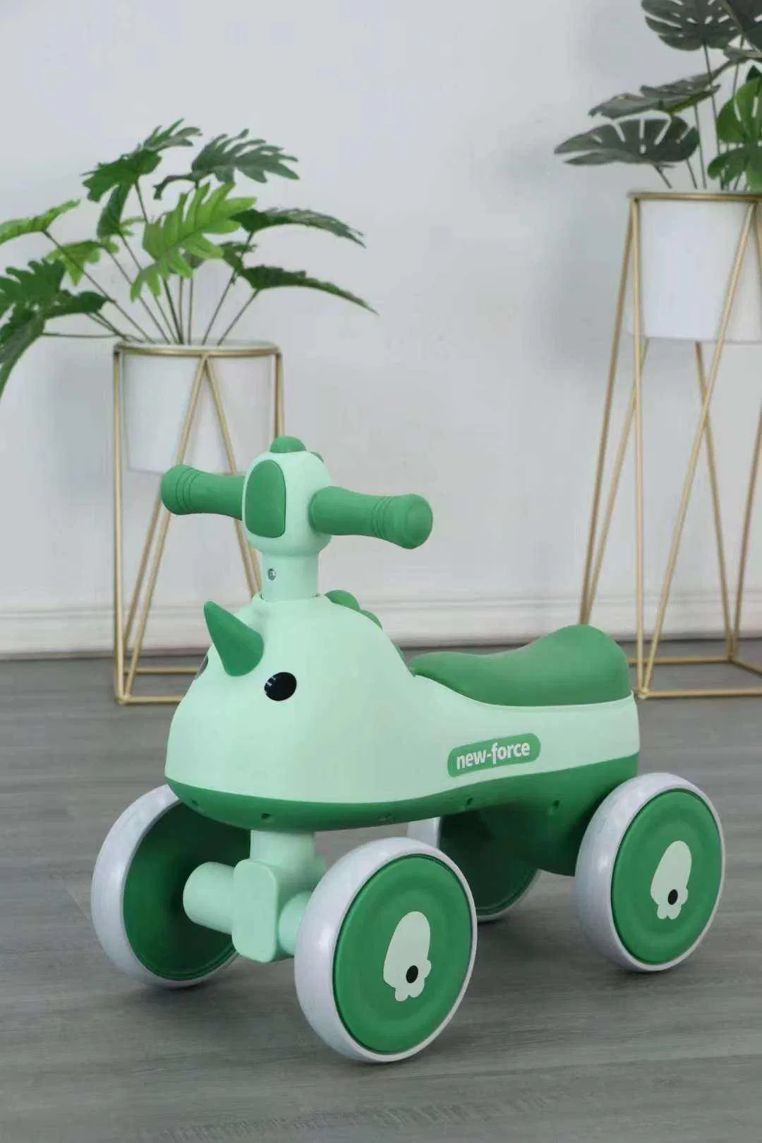 China Made Simple Mini Toys Children Toy Kids Ride-on Car Small Slide Toy Car with Music and Light