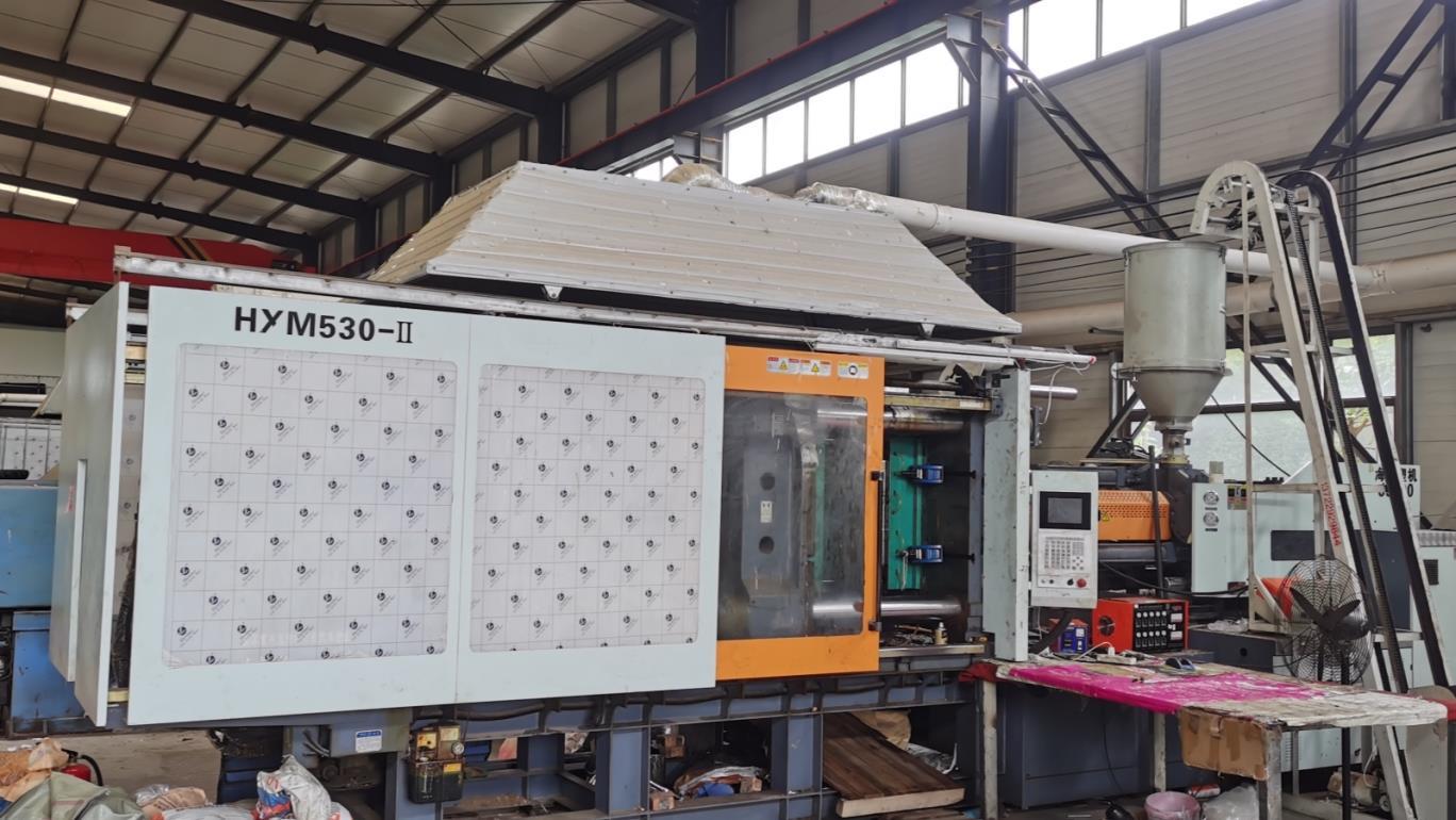 Whoo Toys large injection molding machine facility