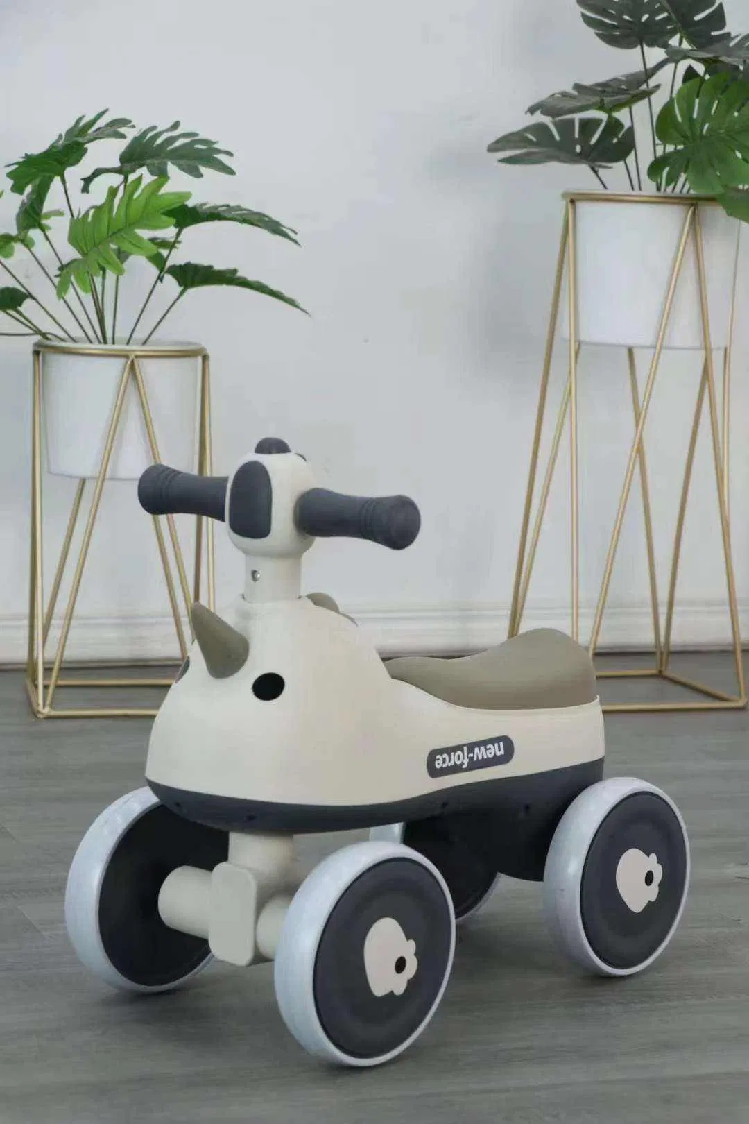 China Made Simple Mini Toys Children Toy Kids Ride-on Car Small Slide Toy Car with Music and Light