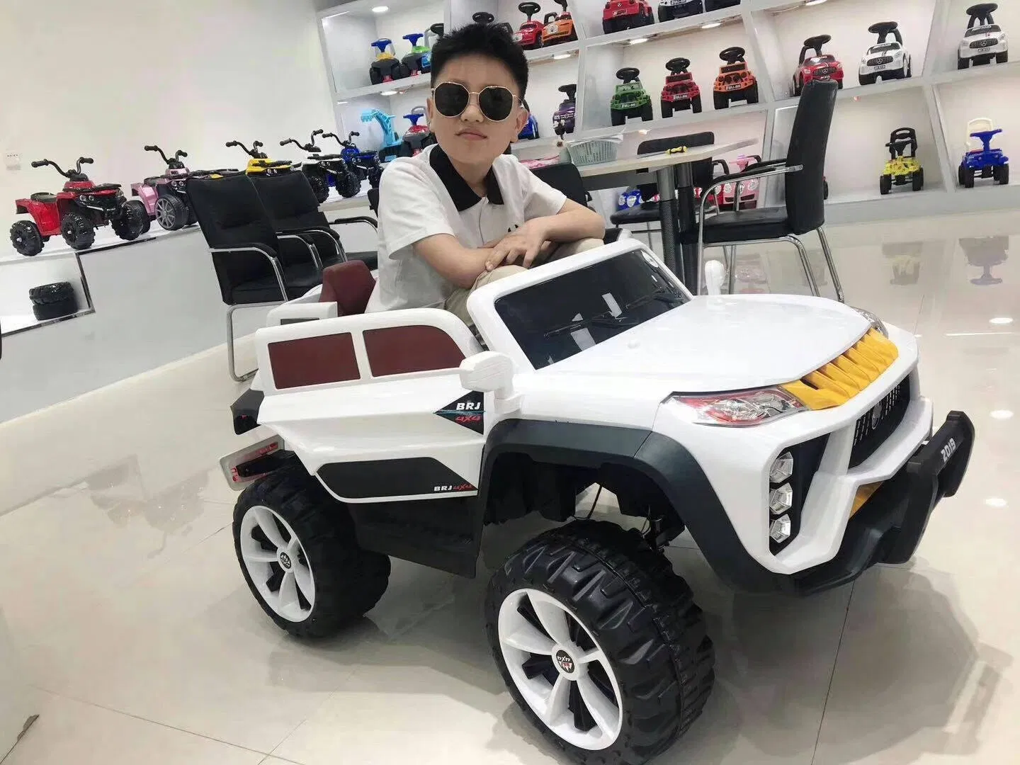 Wholesale 12V Battery Powered Two Seat Big Size Kids Ride on Kids off Road Car