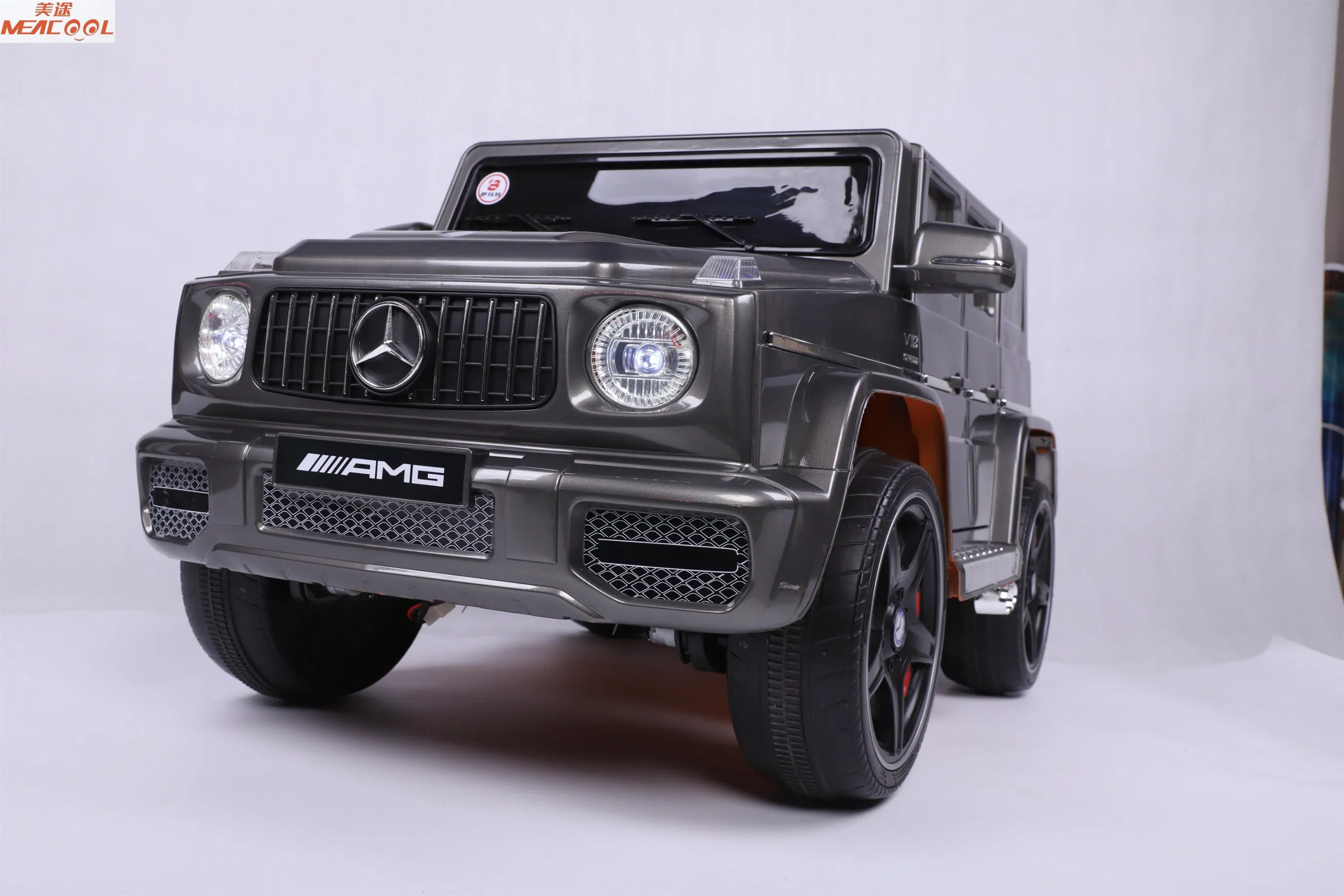 Most Popular Leather Seat Kids Toy Car 4WD Mini Electric Car with Front and Rear LED