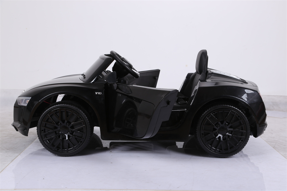 Licensed Audi R8 Spyder Ride on Car Toy for Kids and Toddlers