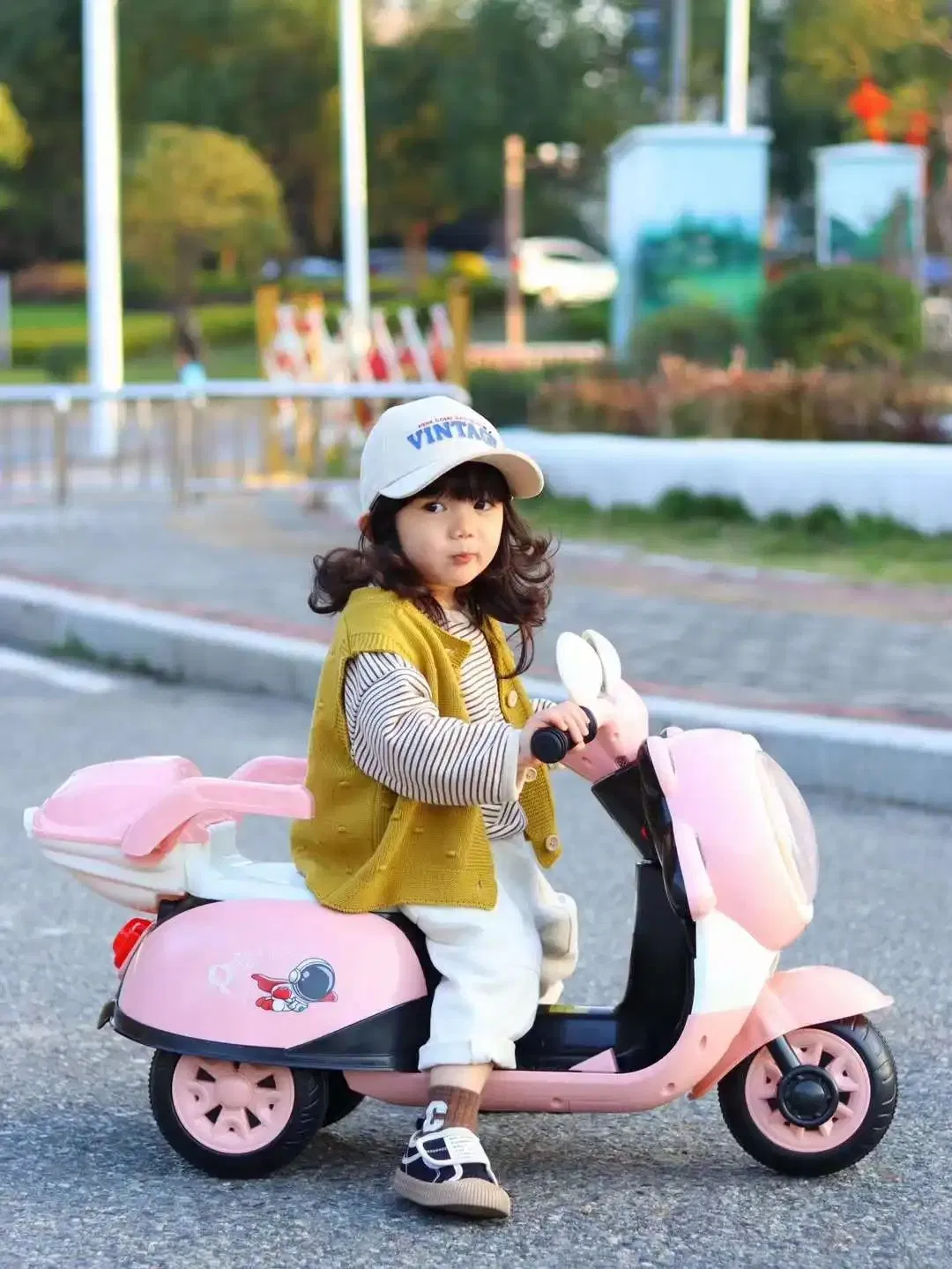 Wholesale Cheap Price Dog Image Battery Powered 3 Wheels Kids Ride Remote Control Electric Car MP3 Music Player Durable