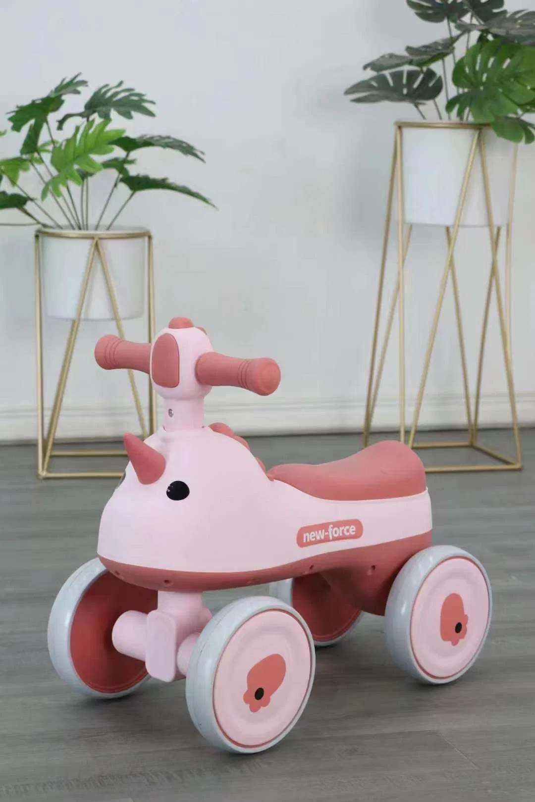 China Made Simple Mini Toys Children Toy Kids Ride-on Car Small Slide Toy Car with Music and Light
