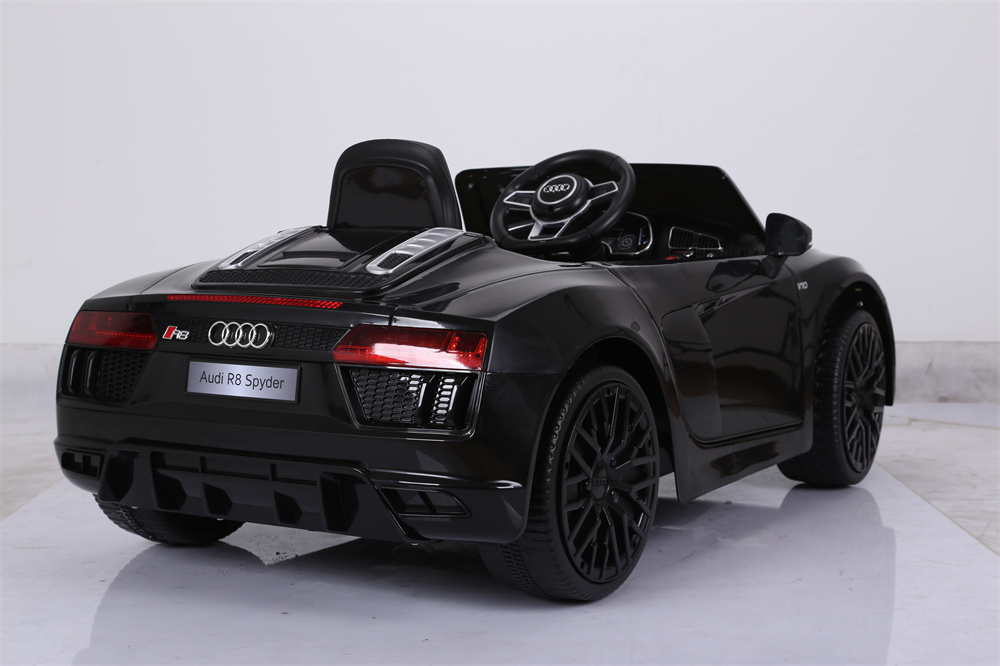Licensed Audi R8 Spyder Ride on Car Toy for Kids and Toddlers