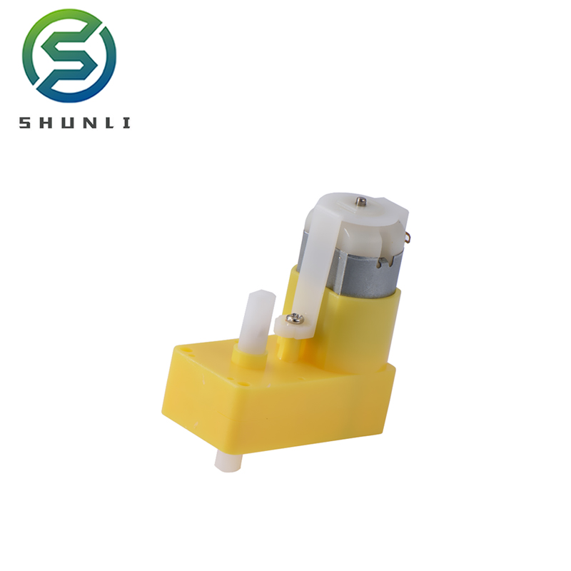 Yellow Dc Gear Motor with Plastic Wheels of Toy Car