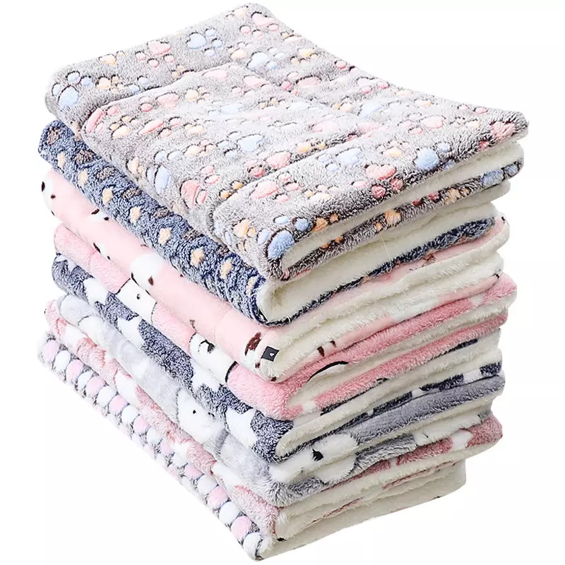 Wholesale Non-slip Thicken Self Warming Dog Sleeping Mats Soft Fleece Pet Blanket Winter Dog Pet Bed Cat Mats Pads