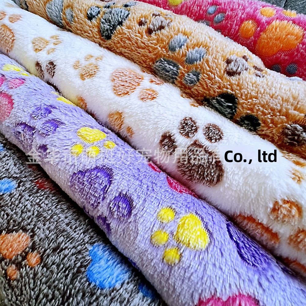 Factory-direct cat and Dog Blankets Ultra-soft and Warm Coral Fleece Dog Bed Mats Wholesale Pet Nest Blankets Paw Print Pattern