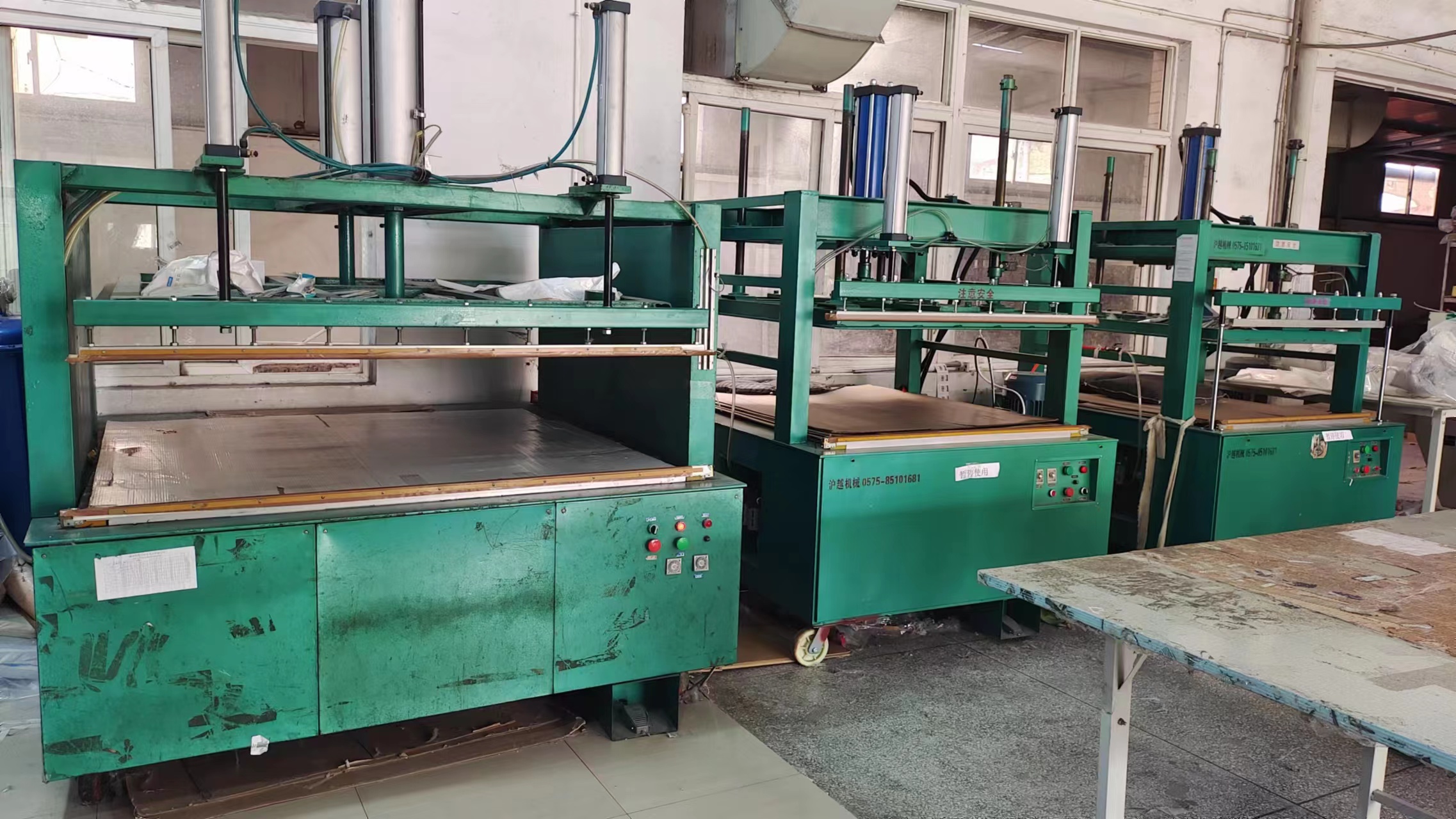 Hydraulic press machine for pet furniture component forming and shaping