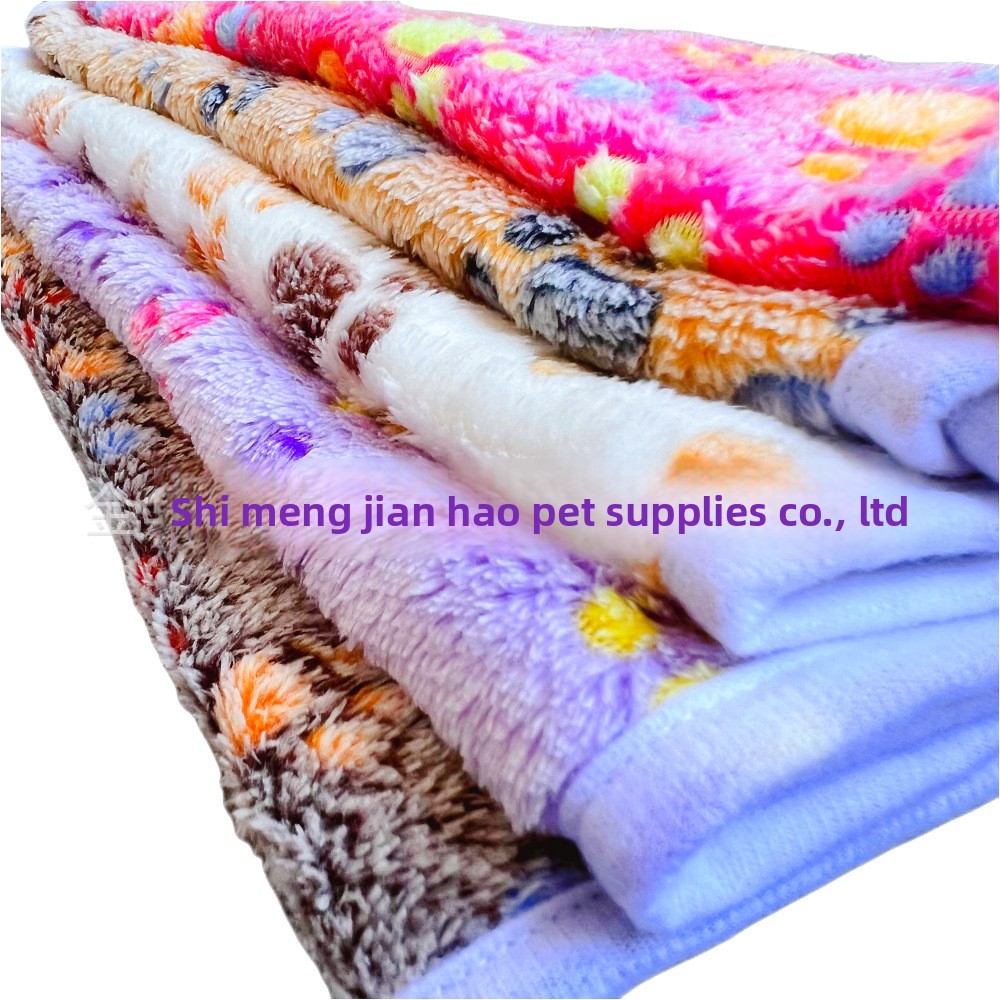 Factory-direct cat and Dog Blankets Ultra-soft and Warm Coral Fleece Dog Bed Mats Wholesale Pet Nest Blankets Paw Print Pattern