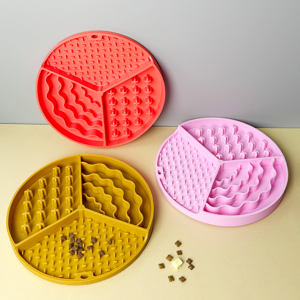 Silicone Cat Dog Licking Mat With Suction Cups Pet Feeding Lick Mat For Dogs Non Toxic Bpa Free Eco Friendly Slow Feeder Mats