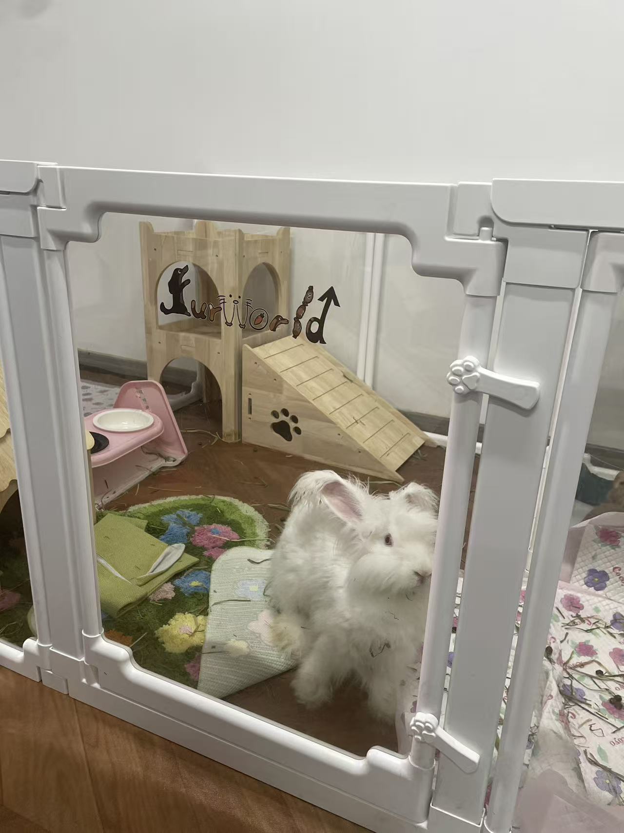 Small Medium Sized Indoor Dog Fence Easy-to-assemble Clear Acrylic Pet Pen Translucent Playpen Door For Puppy Bedding Accessory