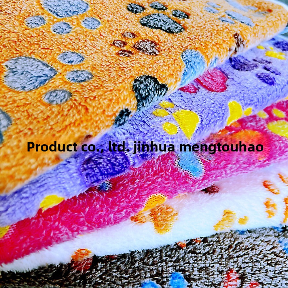 Factory-direct cat and Dog Blankets Ultra-soft and Warm Coral Fleece Dog Bed Mats Wholesale Pet Nest Blankets Paw Print Pattern