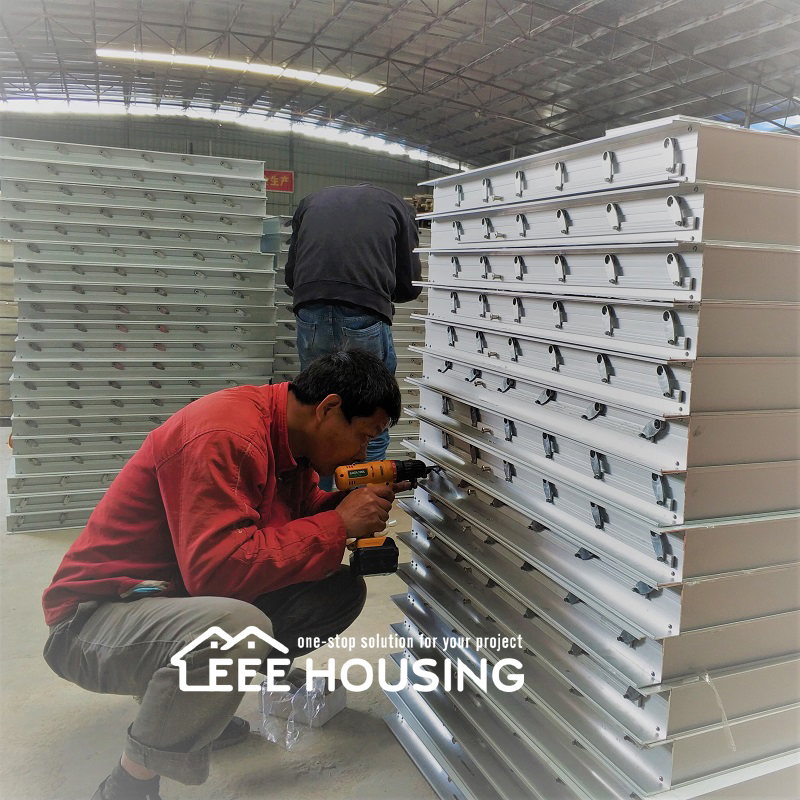 China Factory Supply Inbuilt Security Jalousie Louvre Windows with Aluminum Adjustable Glass Louver Shutter for Residential Project