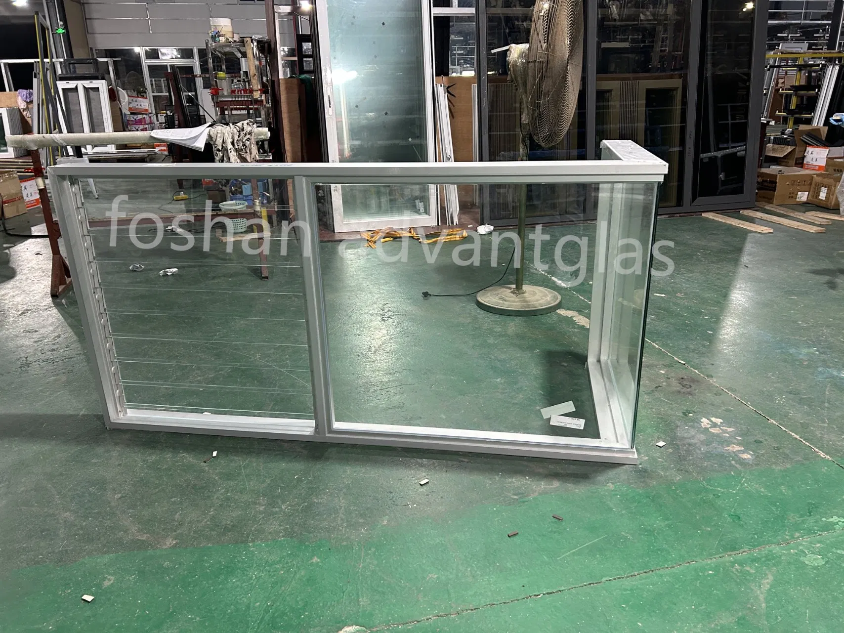 High End Aluminium Hand Shake Jalousie Window with Detachable Inside Screen and Security Grill