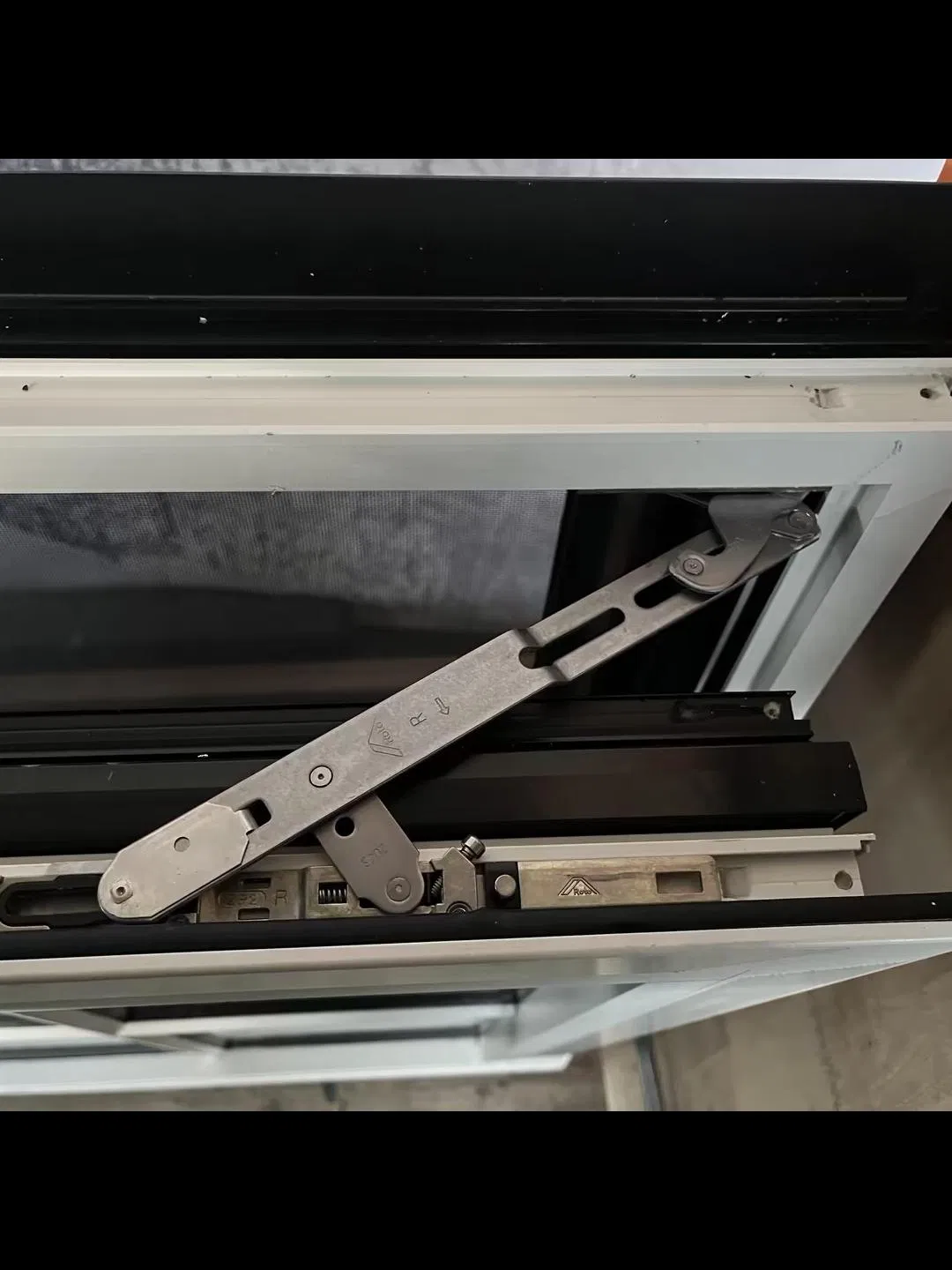 Penjoy High Quality Triple Pane in-Swing Window Double Glazed Aluminum Glass Tilt and Turn Windows Double Pane Grids Design